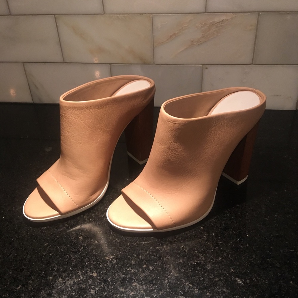 Vince Leather Peep-Toe Mule Slide Heel in Nude